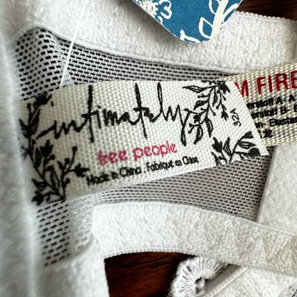 NWT Free People Intimately Bundle - White Veronica & Berry Triangle UW Bras 32A - Picture 12 of 12